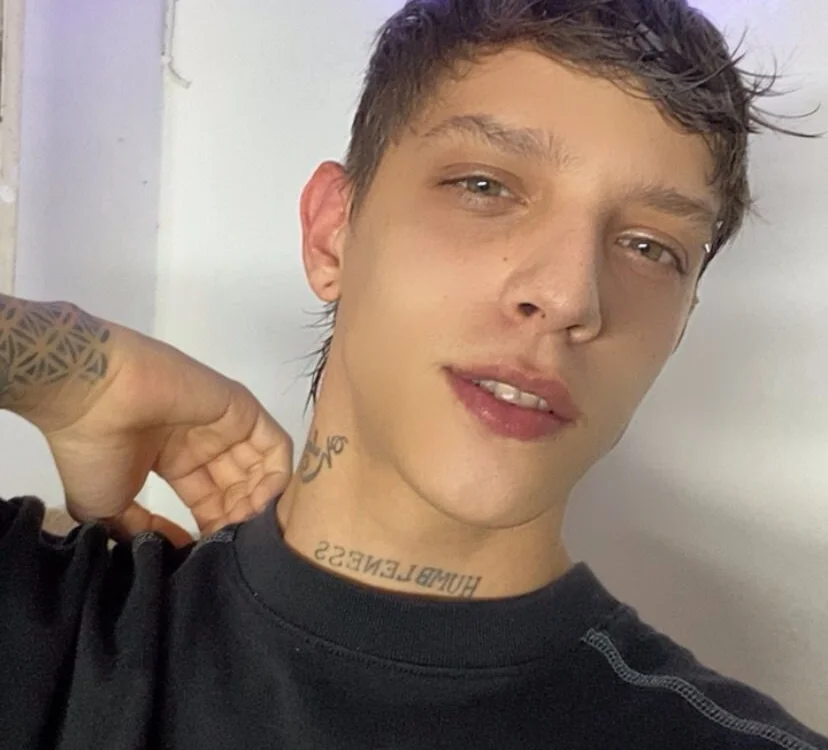 adam_belmontt Offline XXX Chat