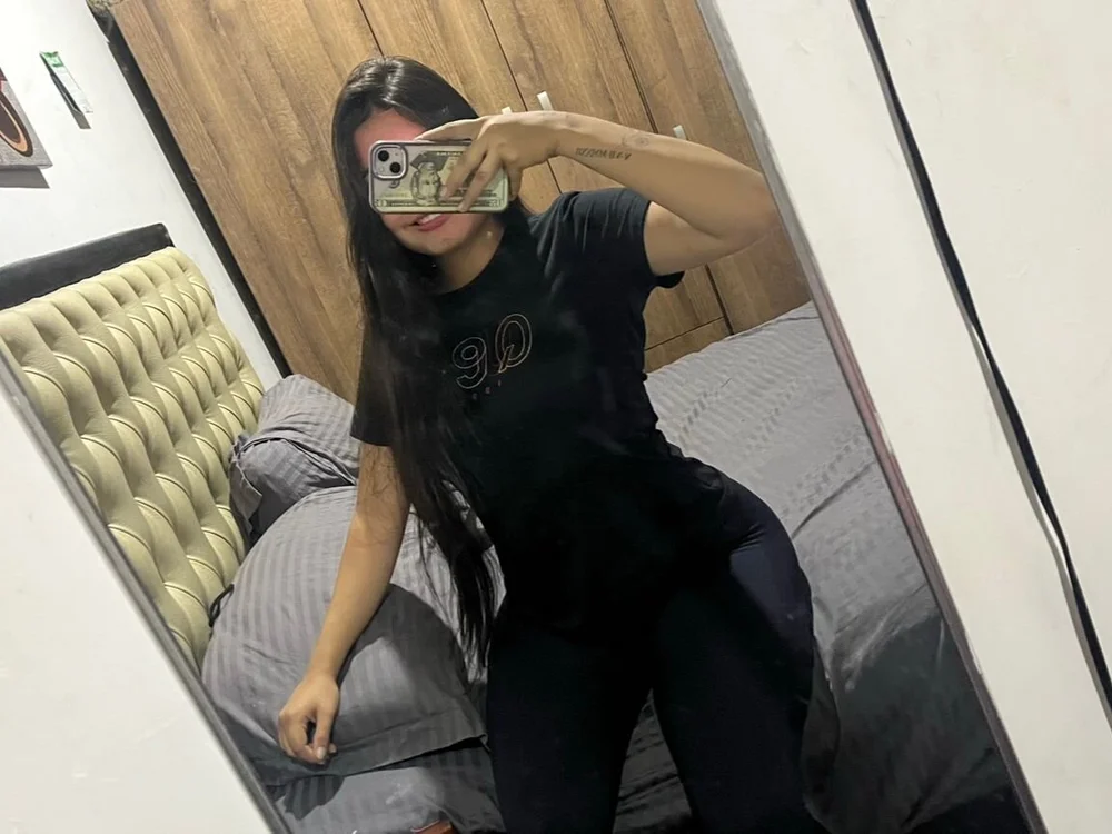 NicolleSweett_ offline chatrum