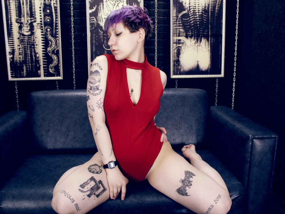 ChrissyBloom's Offline Chat Room