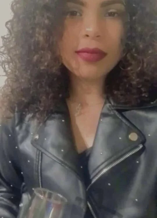 Aurora_Esmeralda1281 Adlı Modelin Çevrimdışı XXX Sohbeti