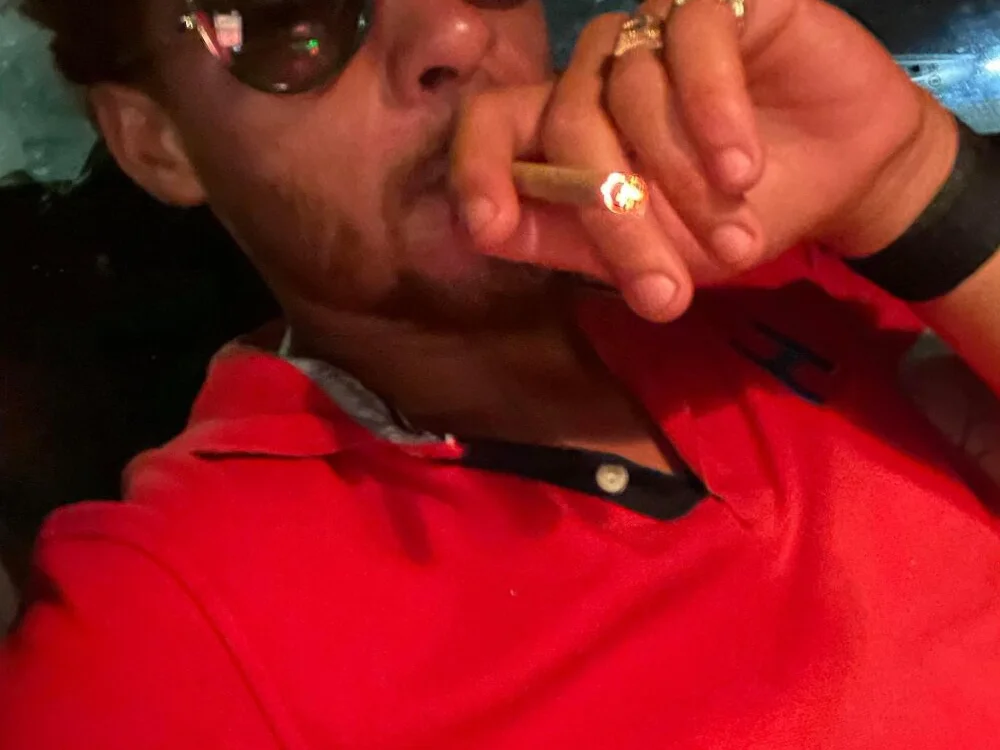 Iamtheshown Offline XXX chat