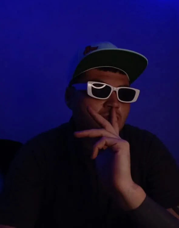 morquecho157's Offline Chat Room