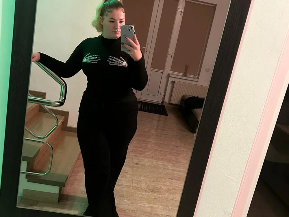 Busty_White offline chatrum