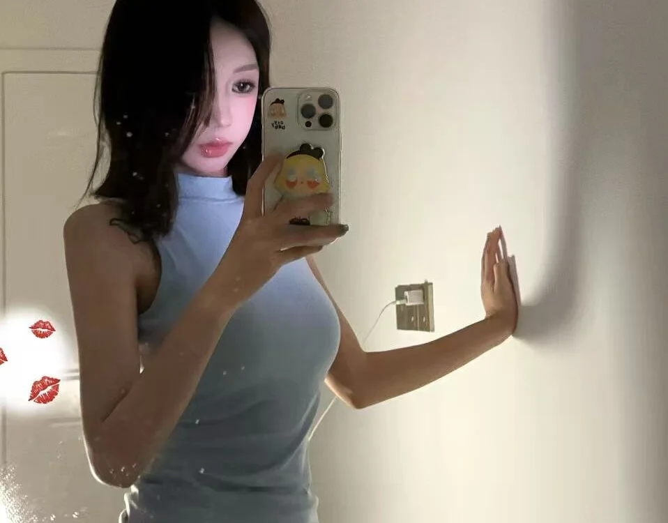 Supergirl520 cam model