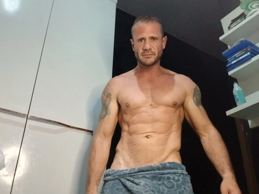 HotDaddy41: συνομιλία ΧΧΧ εκτός σύνδεσης
