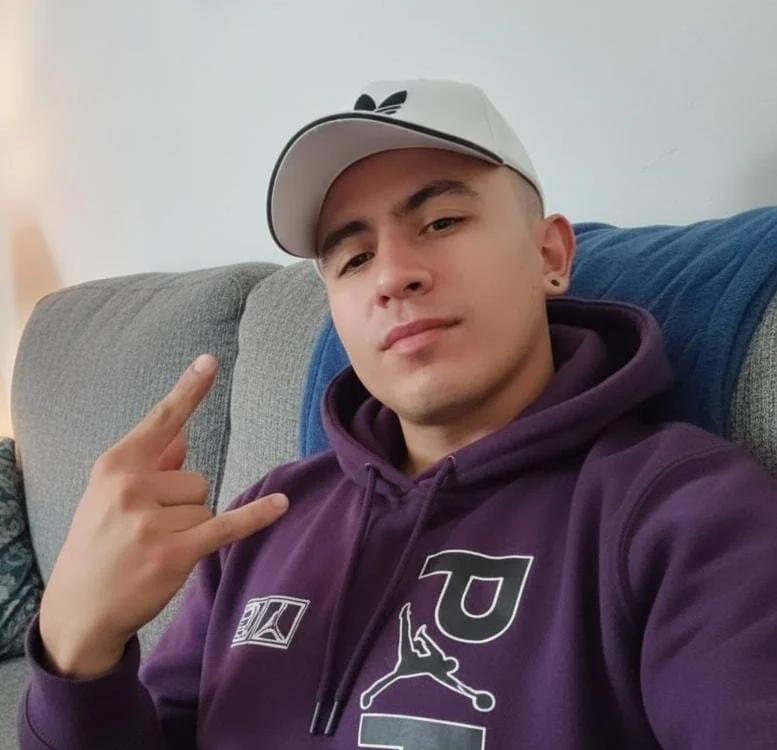 AndyRuiz_'s cam snapshot