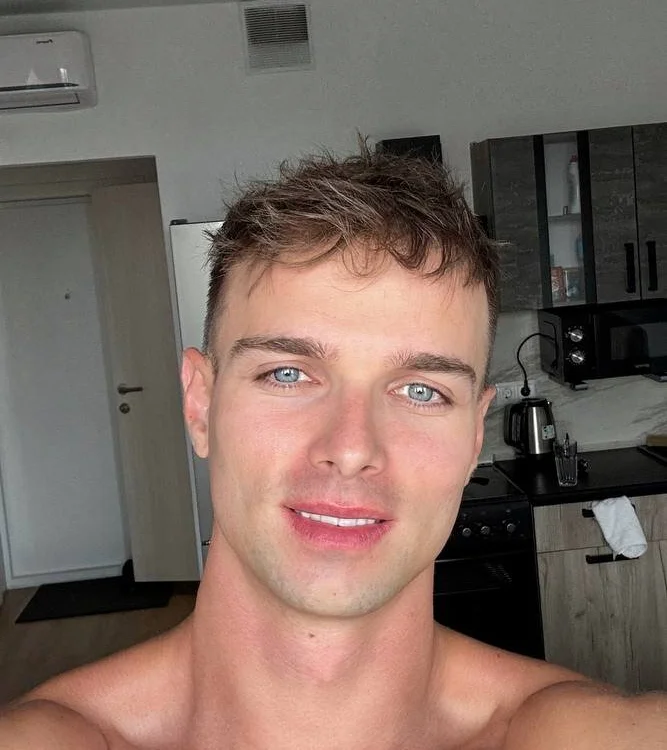 Nik_Sharp Offline XXX Chat