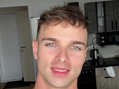 Nik_Sharp Offline XXX-chat