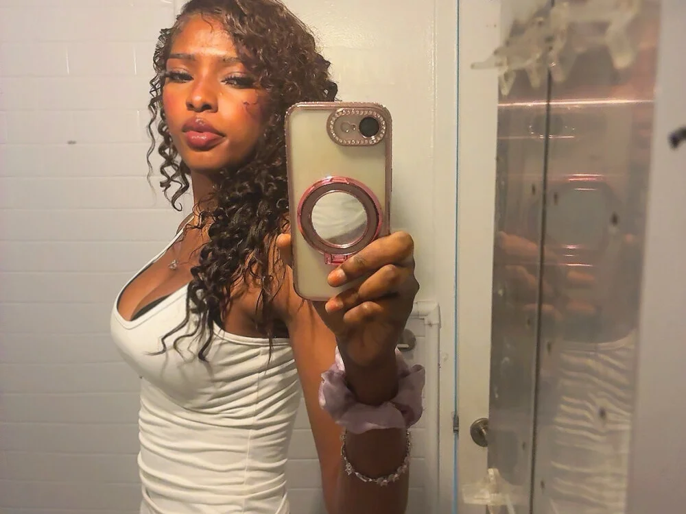 Oceanababe21's Offline XXX Chat