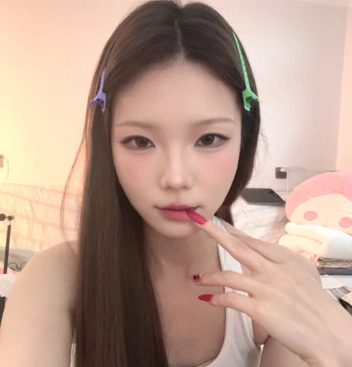 Molly27's Offline Chat Room