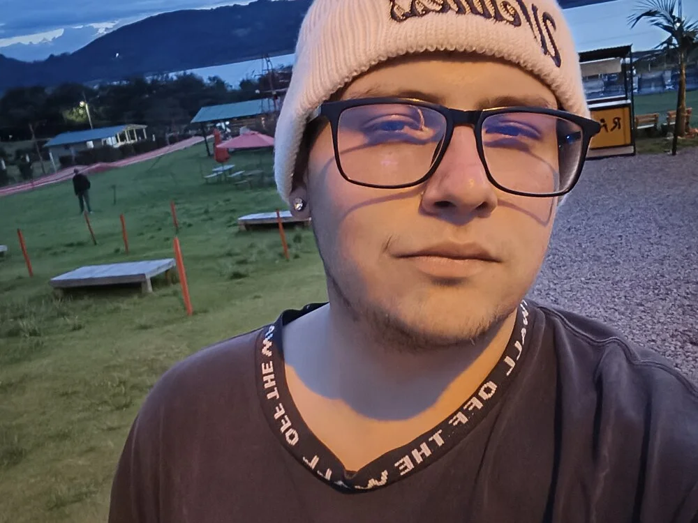 felipe-hot's Offline XXX Chat