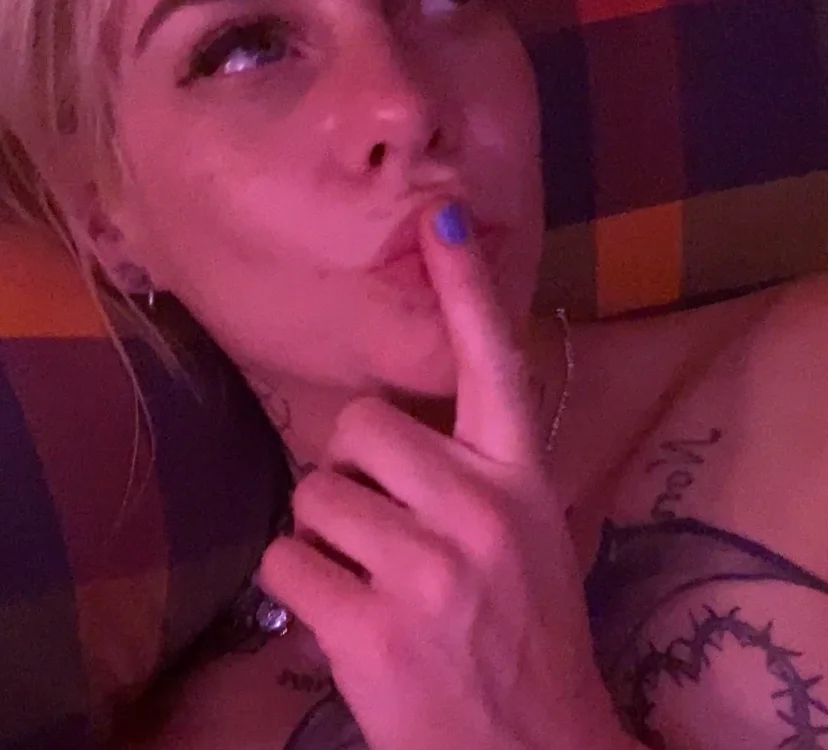 roxiebaby's Offline XXX Chat