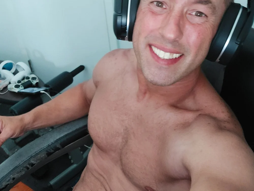Playboydoin's Offline Chat Room