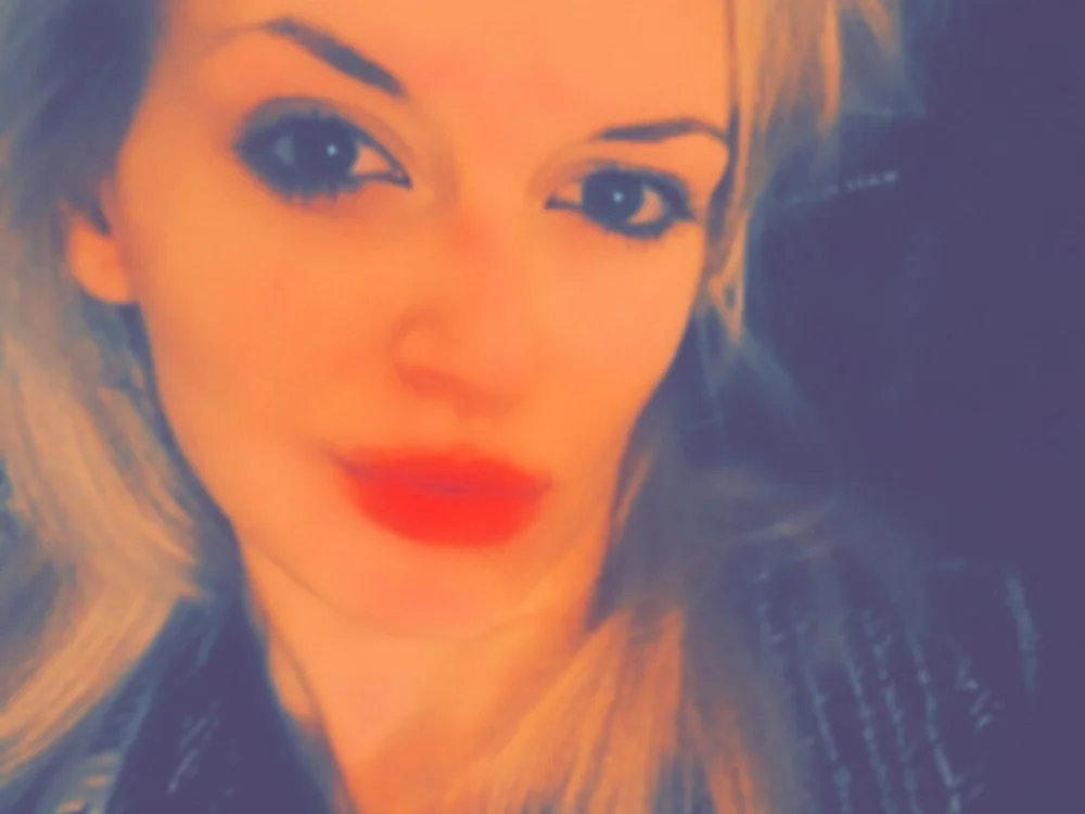 Nellka69's Offline Chat Room