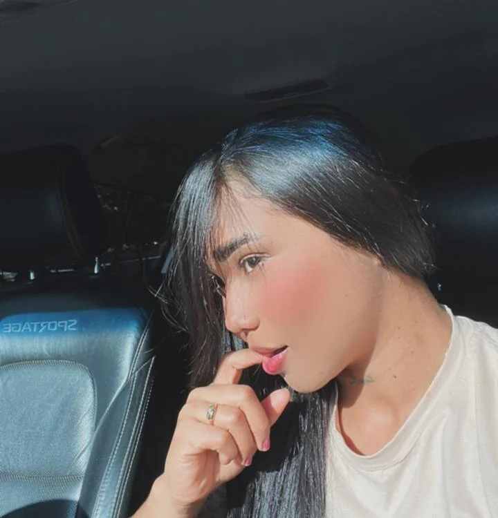 ArinaC18 অফলাইন XXX চ্যাট