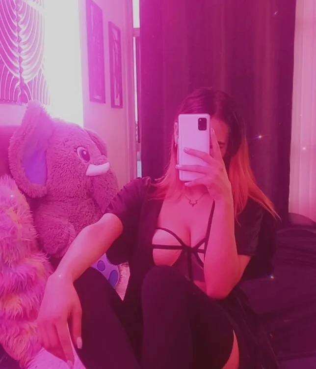 Lucii_19 offline chatrum