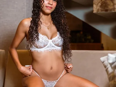 Dafnecz Female Striptease Live Cam Porn
