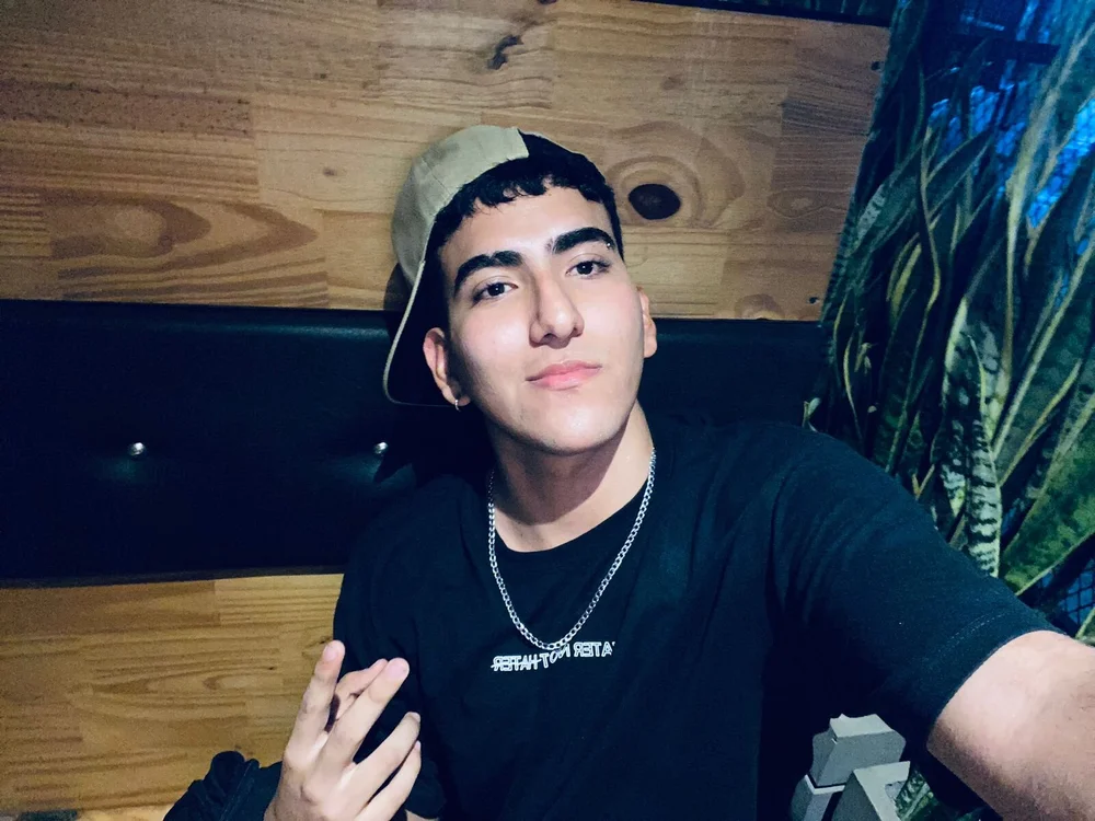 SamuelAmour's Offline Chat Room
