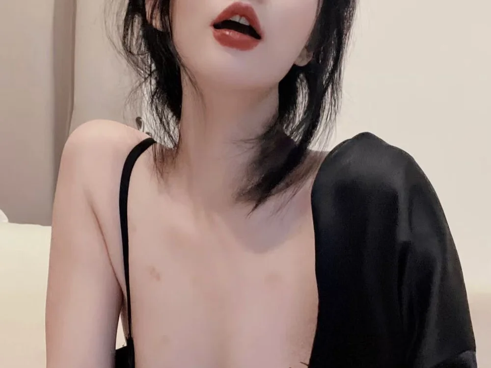 Cecilia-'s Offline Chat Room