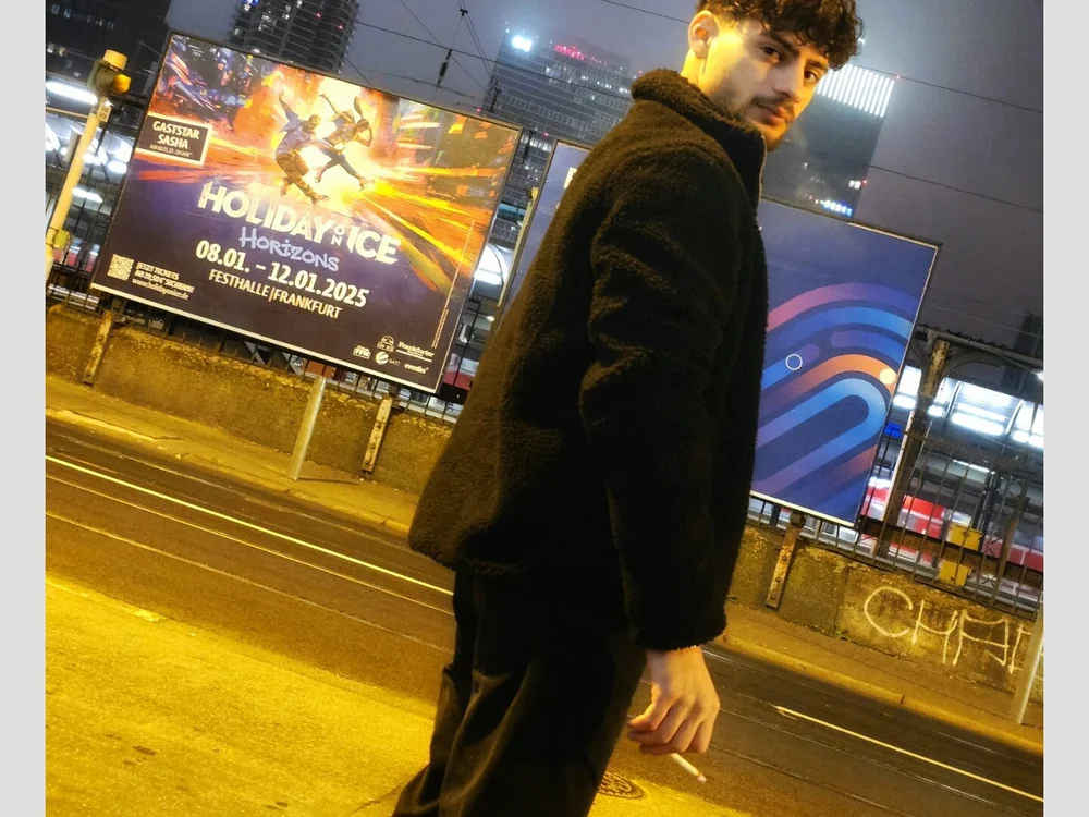 Amir334_ Adlı Modelin Çevrimdışı XXX Sohbeti