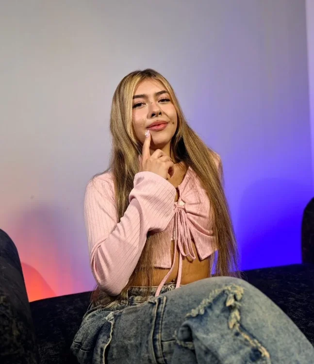 Katy_Bennet Chat XXX offline