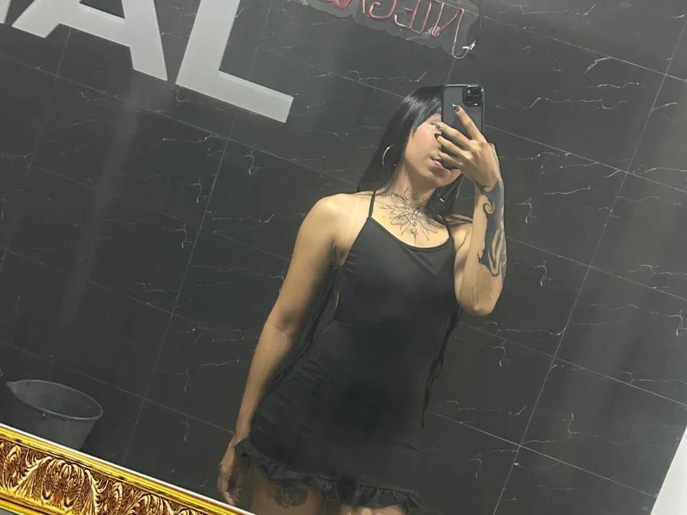 DaphneHarrison cam model