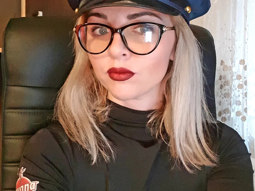 Rosa_loves' Offline Chat Room