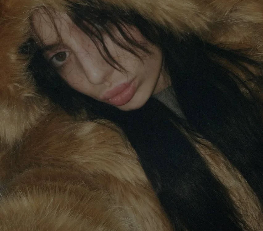 MishellKins Adlı Modelin Çevrimdışı XXX Sohbeti