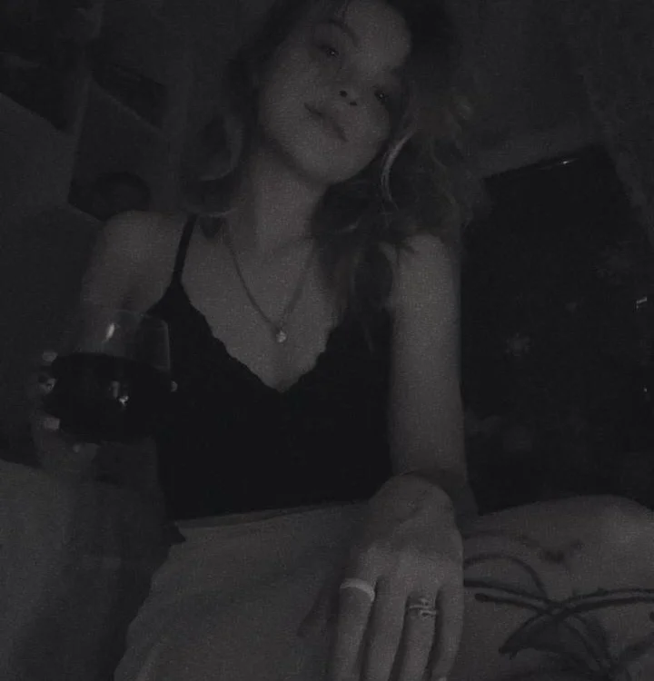 Ema_Mona offline chatrum
