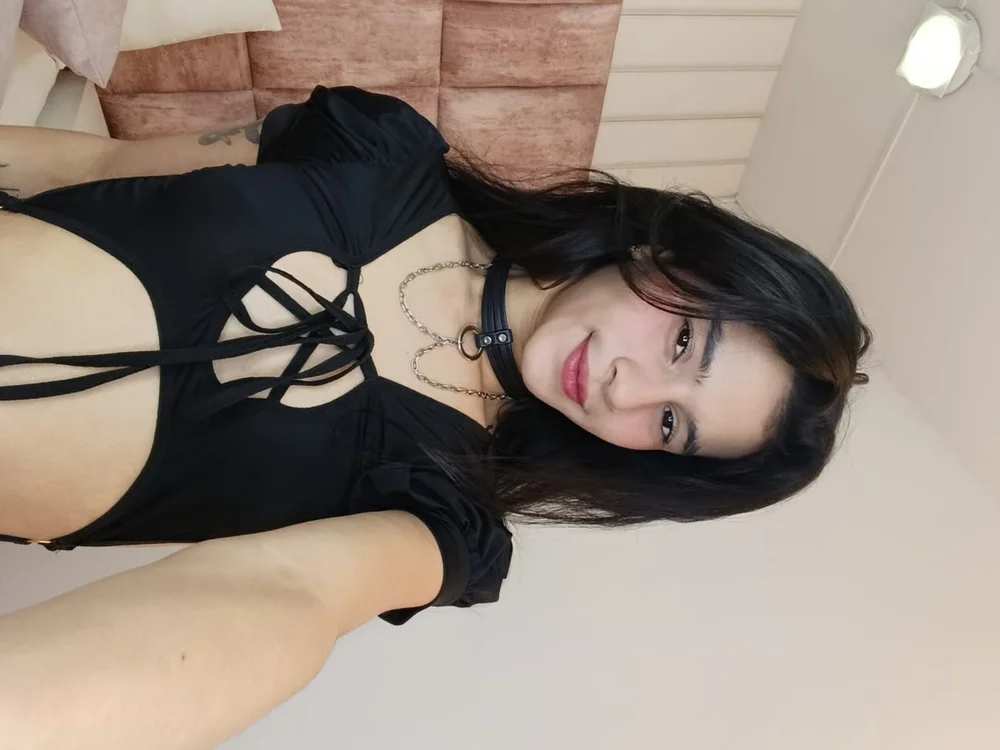 AnnaSaennz's Offline Chat Room