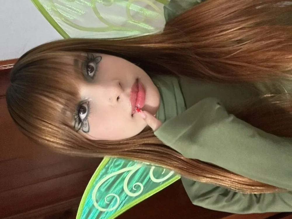 Sexy_aleja_outdoors cam model