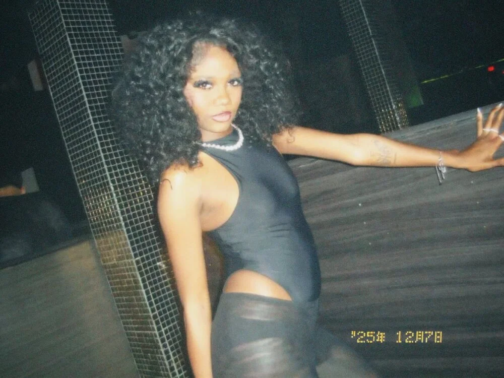 kbands01 Offline XXX-chat