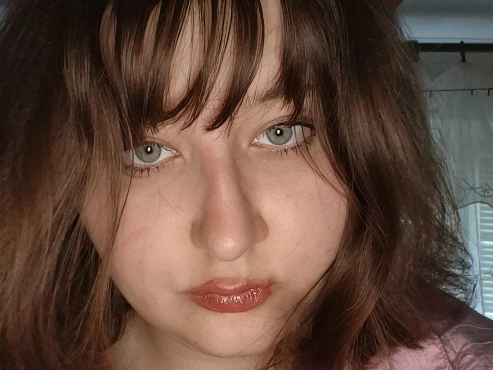 Sonya_Play's Offline Chat Room