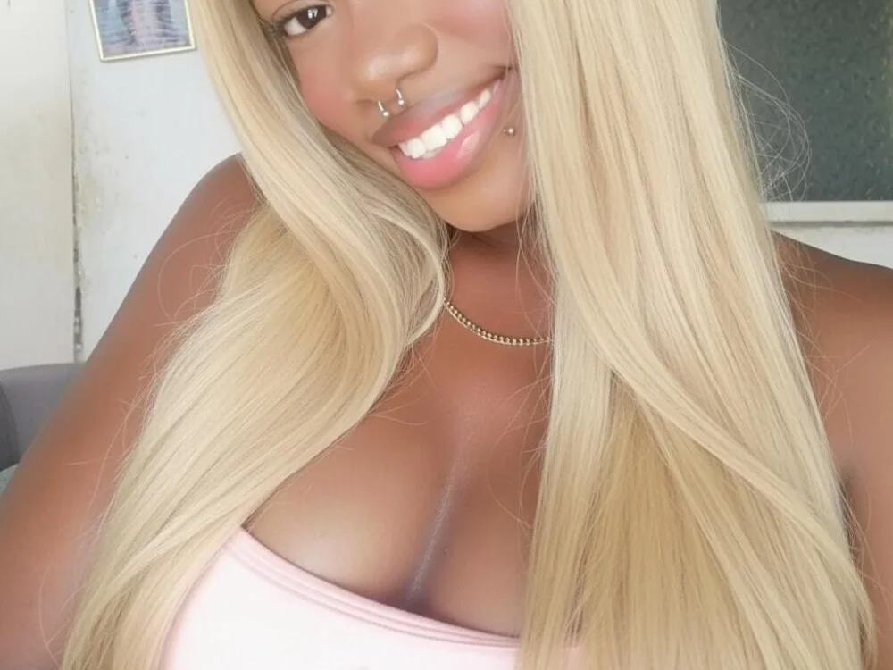 NyraSolenne's Offline XXX Chat