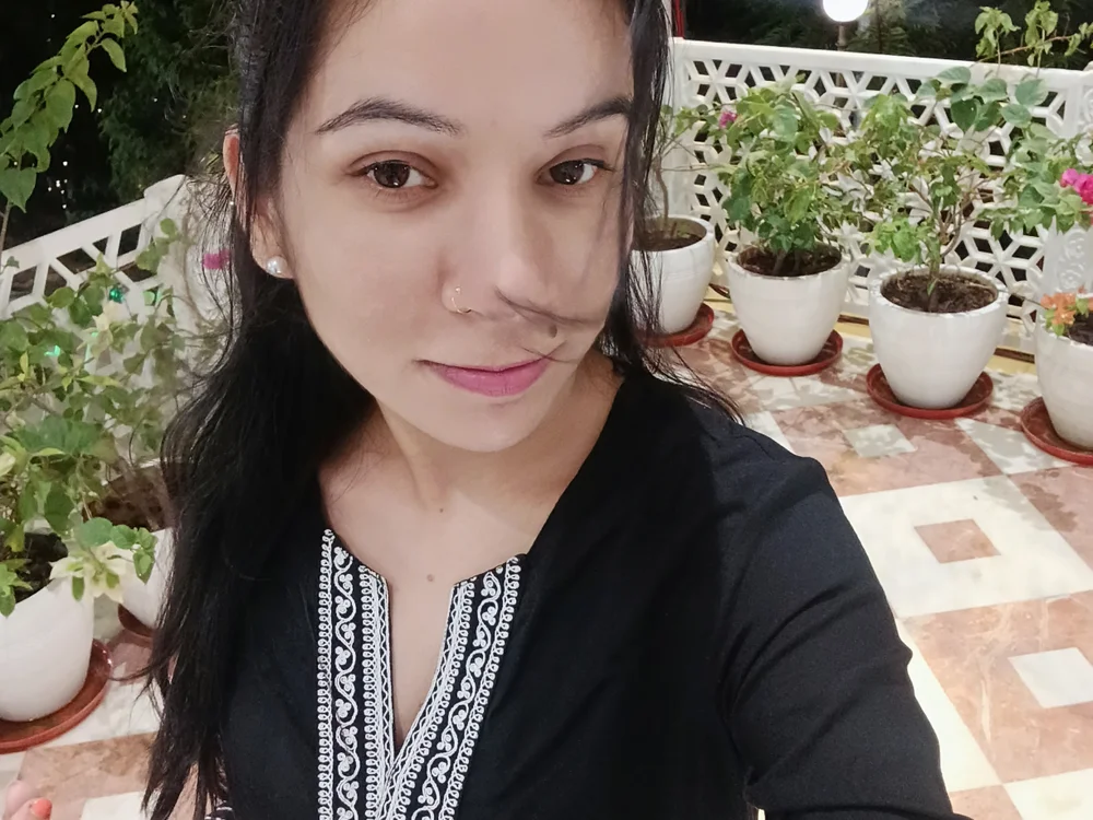 pyaari_ASP Adlı Modelin Çevrimdışı Sohbet Odası