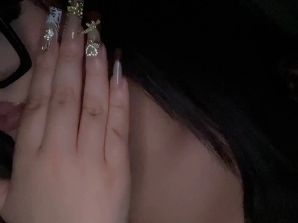 دردشة hot_Abirxx الجنسية دون اتصال