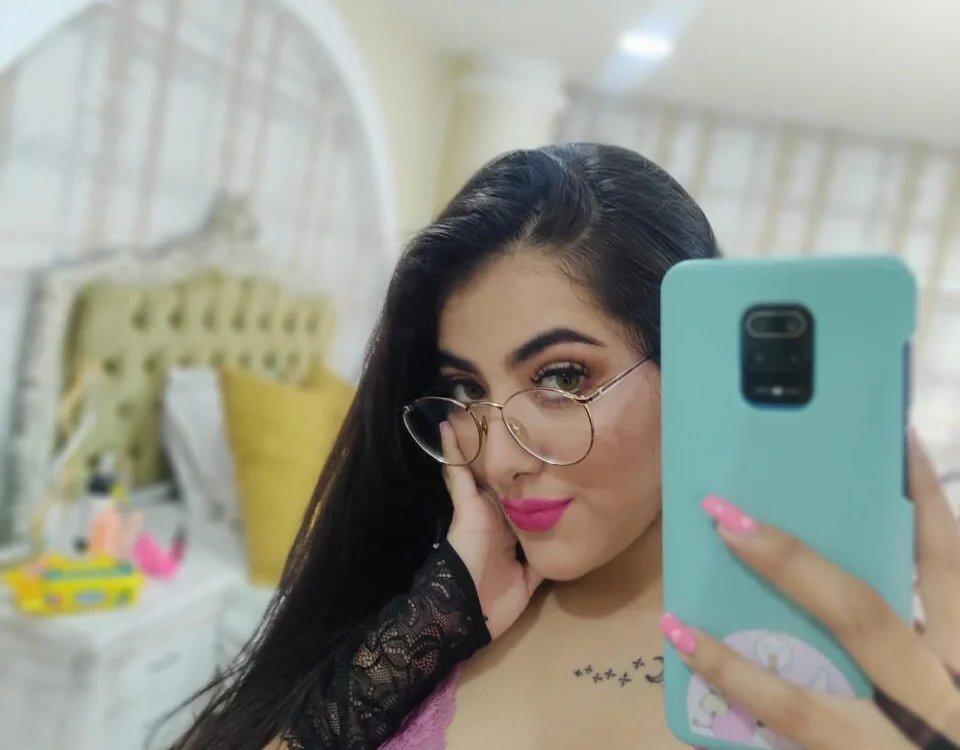 Cora_222's Offline XXX Chat