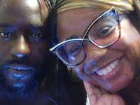 A_KiNg_N_HiZ_QuEeN's Offline Chat Room