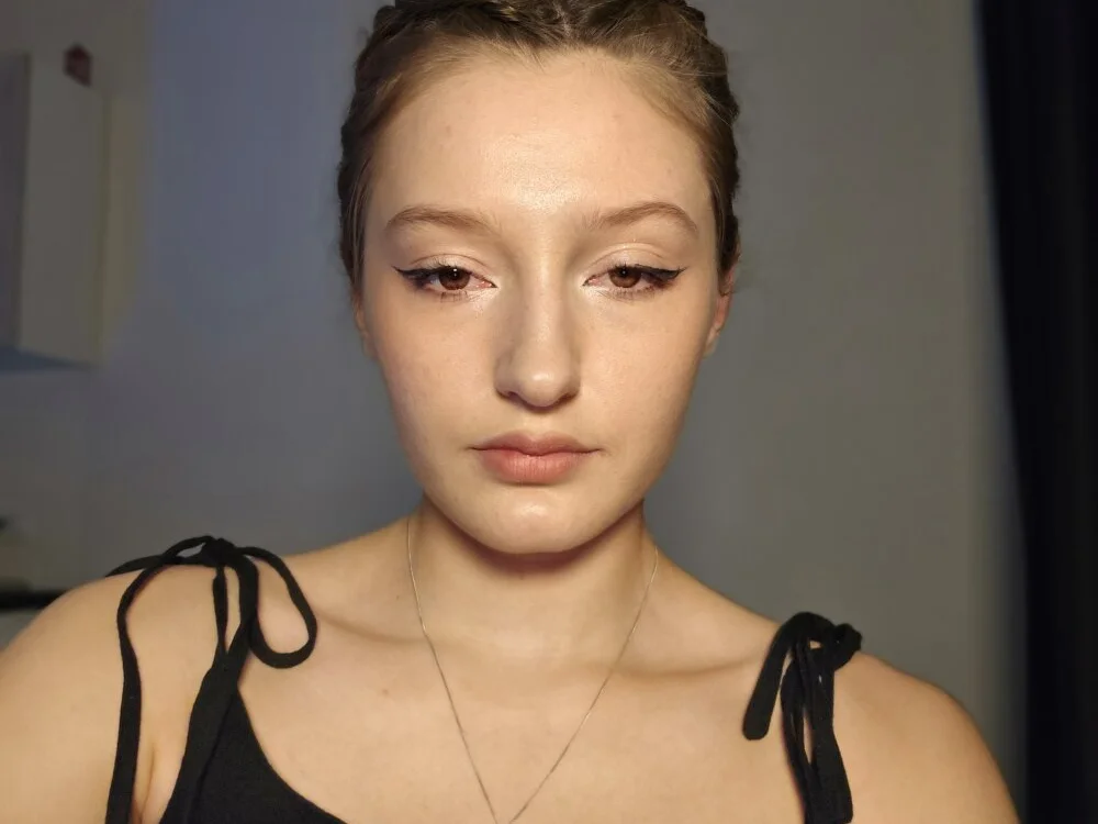 AvelinaSchepp 离线XXX聊天