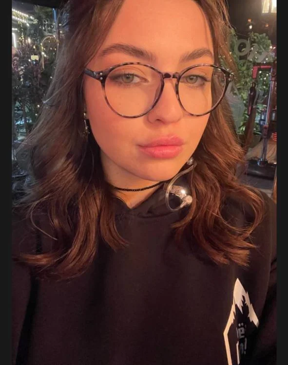 Zi_Rose's Offline Chat Room