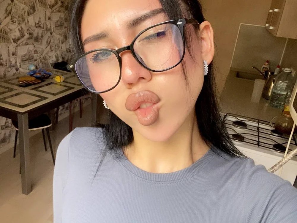 دردشة EmmmyLee الجنسية دون اتصال