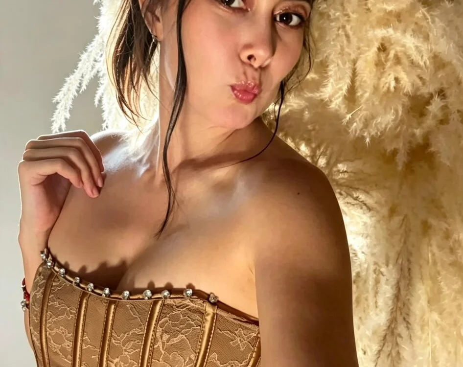 Luna_valquiri's Offline XXX Chat