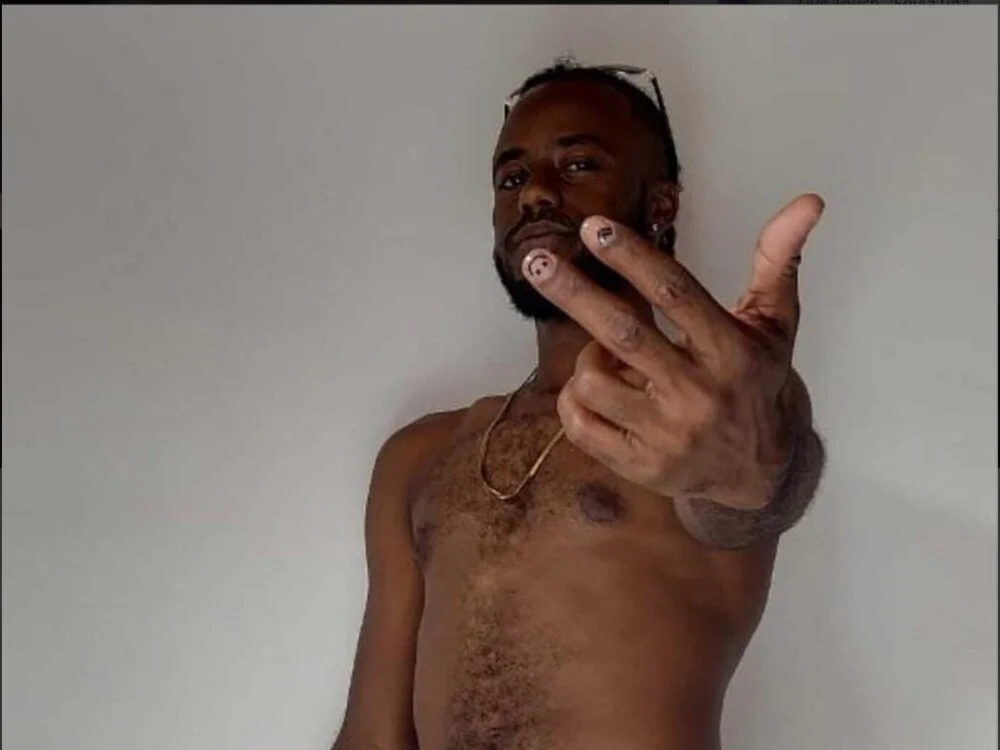 Chatroom XXX hors ligne de BenhtenBlack25