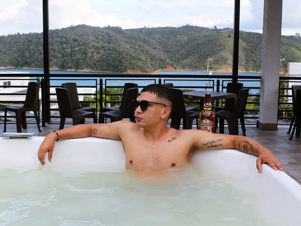 Angelito_fiery Offline XXX-chat