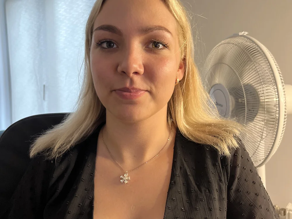 Emma_Bela's Offline Chat Room