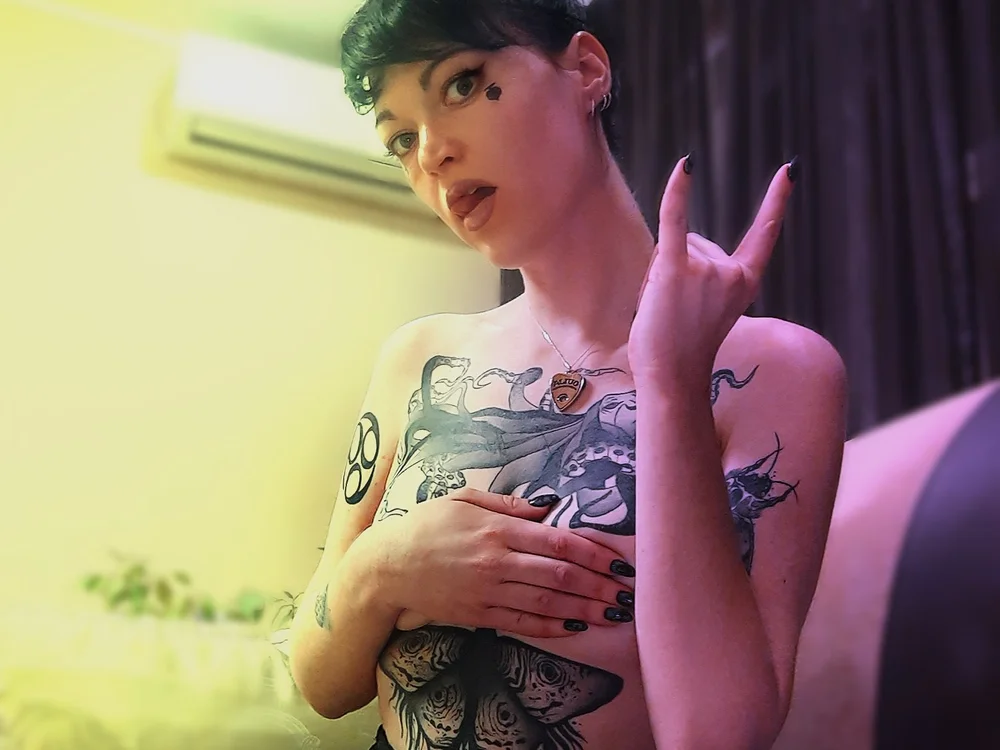 _Vampiraa_'s Offline Chat Room