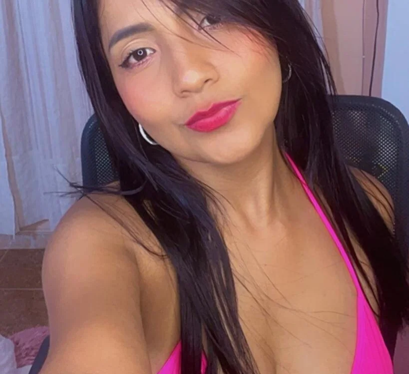 SARALOVE13's Offline XXX Chat