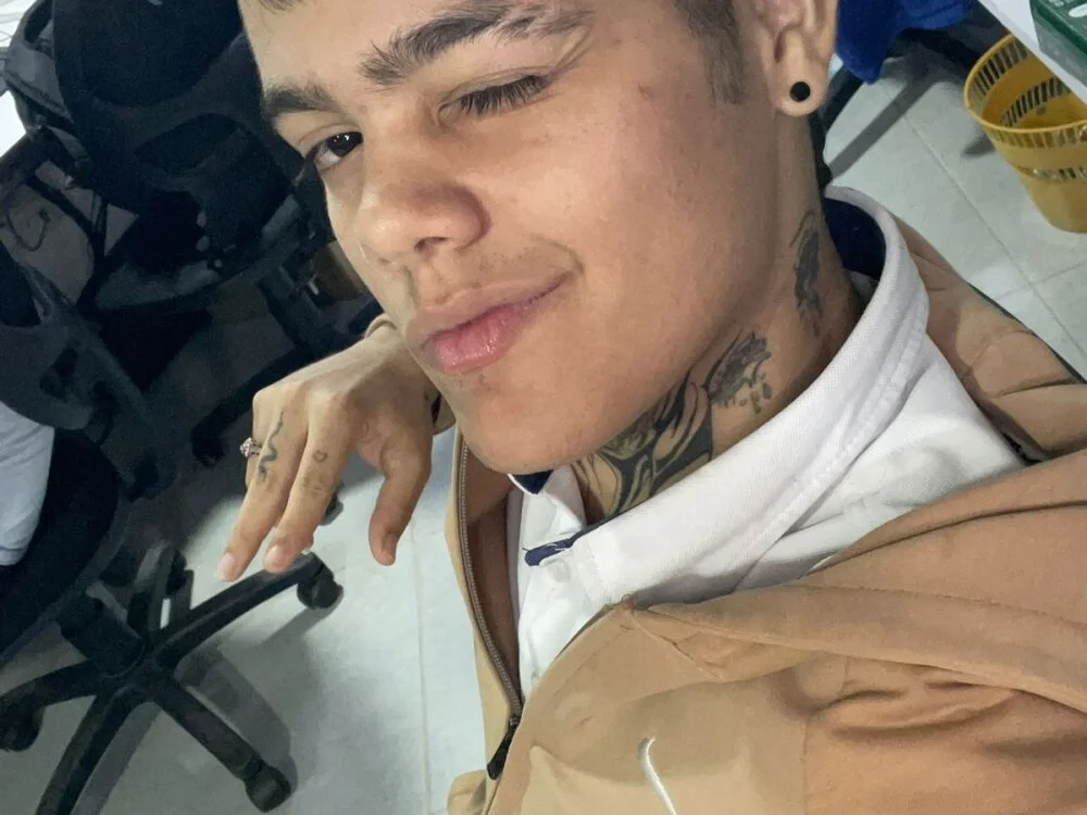 samael_betancurt Offline XXX-chat