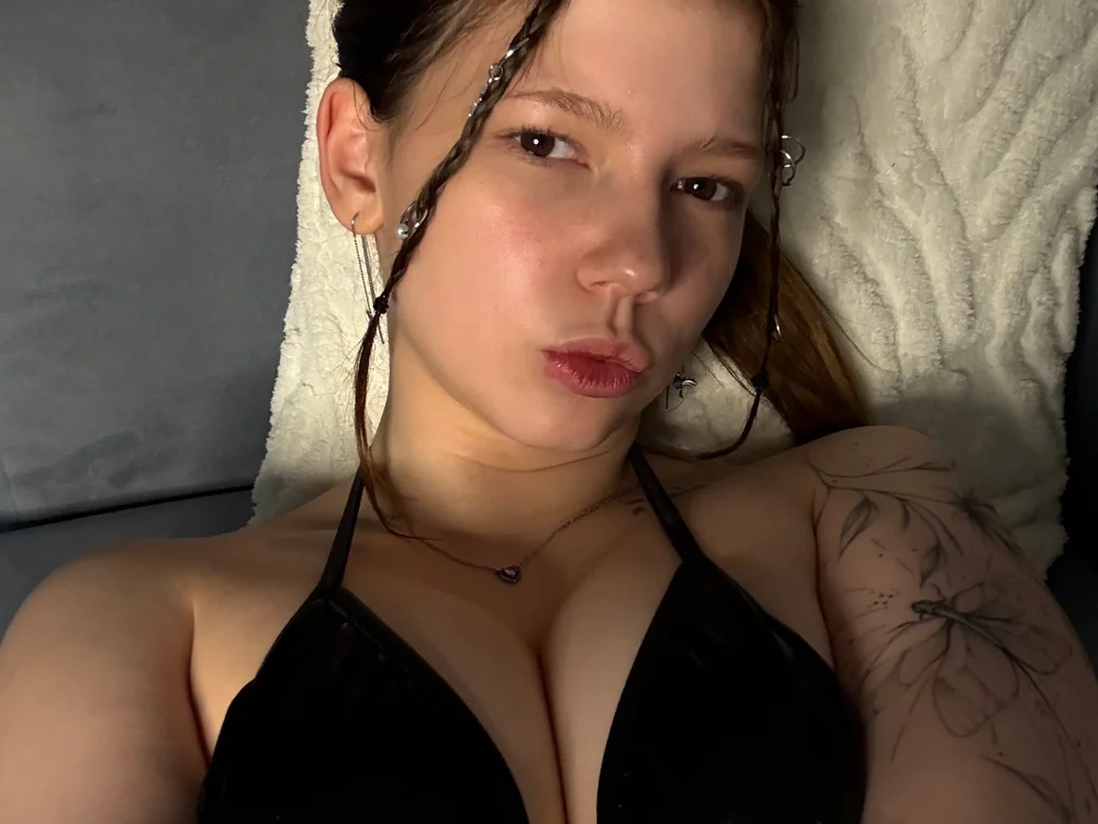karalinhks Chat XXX in diretta
