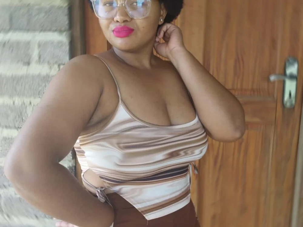 BaddestBitchee Offline XXX Chat